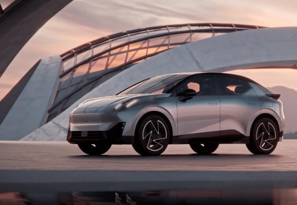 高忆管理 全系400V+5.3秒破百，这款纯电SUV可选哈曼卡顿音响